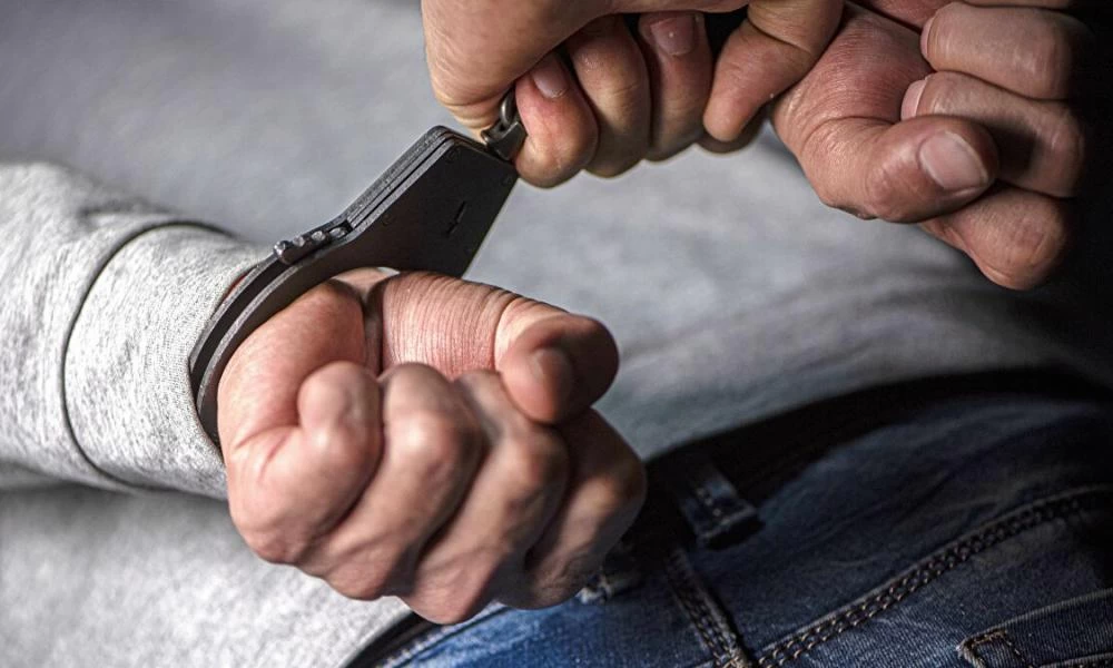 Κόρινθος: Στην πόρτα του συνοδηγού είχε ένα κιλό ηρωίνης